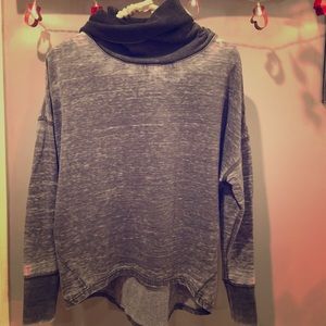 te verde cowneck sweatshirt.